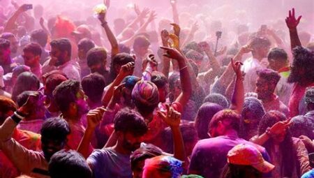 Holi Festivali Hindistan’da Renklerin Dansı