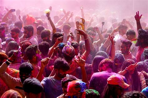 Holi Festivali Hindistan'da Renklerin Dansı