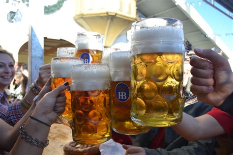 Oktoberfest Münih'te Bira Festivali Deneyimi